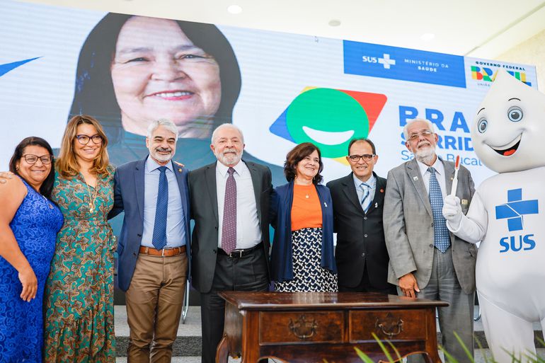 Lula sanciona lei que torna atendimento odontológico obrigatório