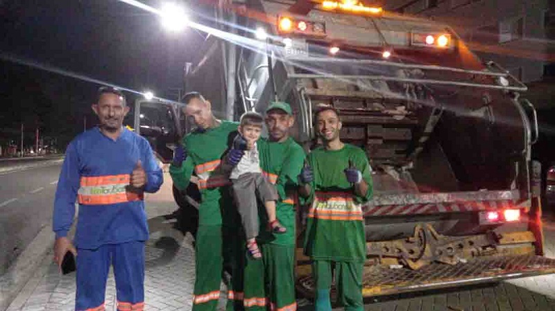 Profissionais de limpeza urbana da EcoTaubaté recebem homenagem pelo seu dia