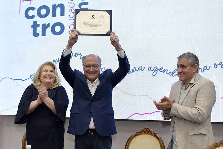 Vice-presidente, Geraldo Alckmin, participa de encontro educacional e recebe título na Unitau