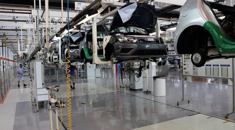 Montadoras tentam influenciar governo em disputa por mercado no Brasil