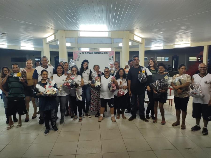 Professores de Pinda criam Brechó para ensinar matemática em situações do dia a dia para adultos