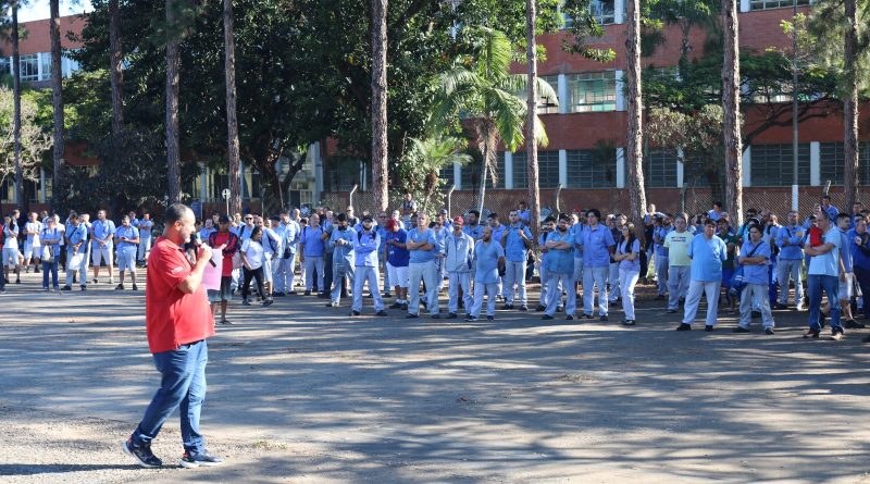 VW anuncia layoff para 800 trabalhadores na fábrica de Taubaté
