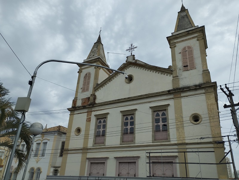 Duas Igrejas pertencentes a mesma Diocese, duas realidades diferentes