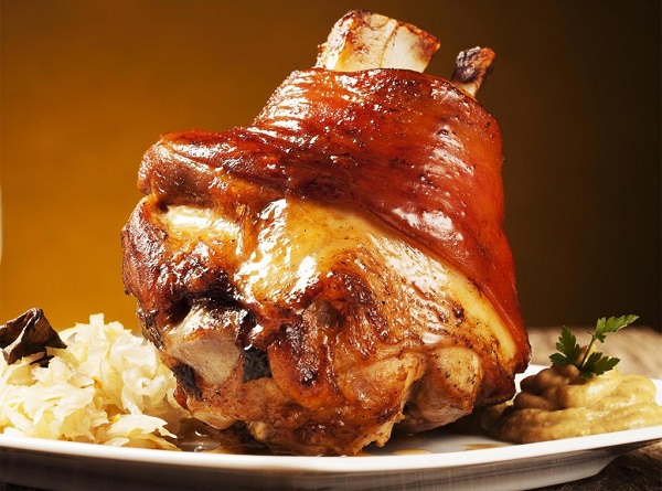 Comilanças Históricas e Atuais – Contatos imediatos do terceiro grau – Luzes cruzando o céu