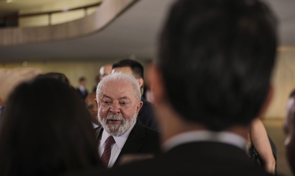 Após cirurgia, Lula vai despachar do Alvorada por quatro semanas