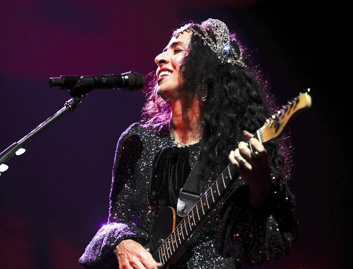 Marisa Monte encerra temporada de inverno de Campos do Jordão com um dos últimos shows da turnê Portas