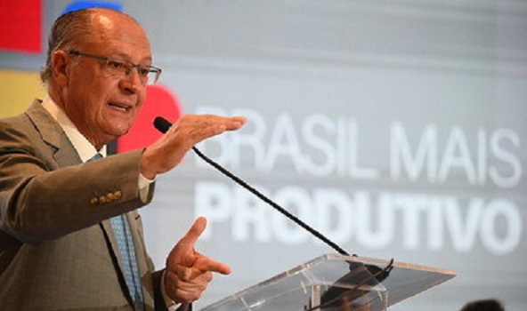 Parque industrial brasileiro está ‘envelhecido’, diz Geraldo Alckmin