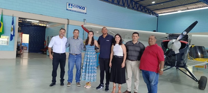 Escola de Ciências Aeronáuticas recebe representantes da Eve Air Mobility