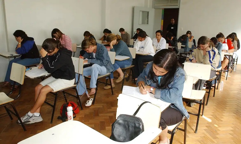 Estudantes do ensino médio terão poupança para permanecer na escola