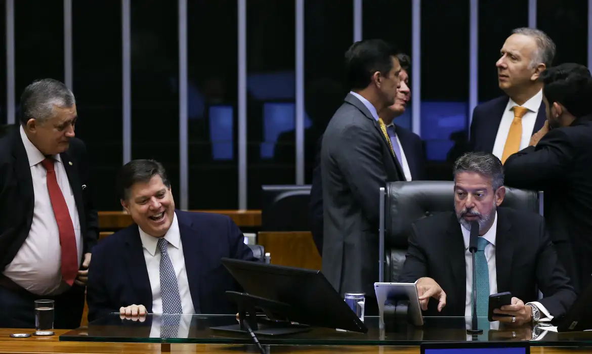 Câmara dos Deputados aprova texto-base da reforma tributária em primeiro turno