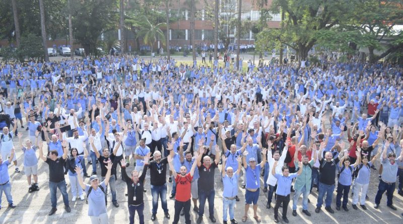 Grupo com cem novos trabalhadores ingressa na Volkswagen Taubaté