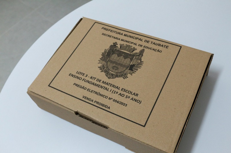 Escolas de Taubaté recebem kits de material para início do ano letivo