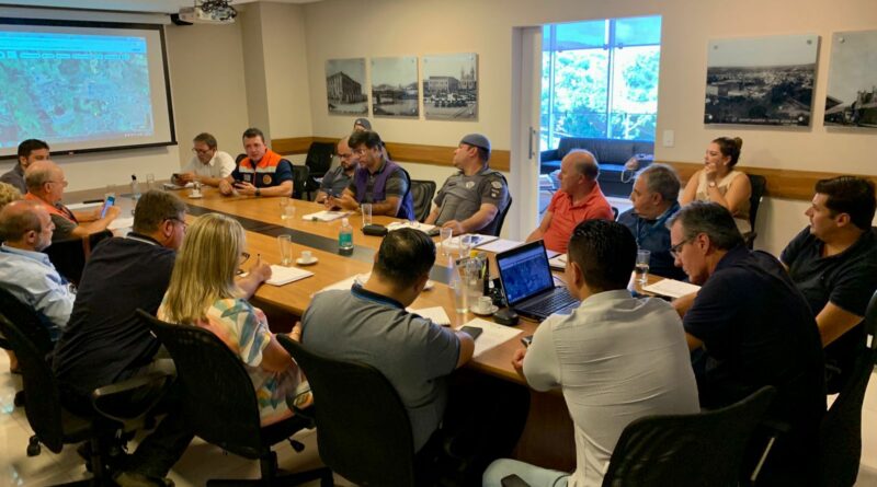 Prefeitura realiza ações emergenciais durante fortes chuvas em Guaratinguetá e região