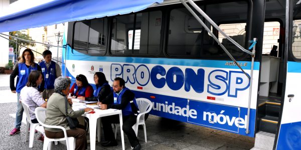 Procon-SP vai acompanhar preços de repelentes e planos de saúde