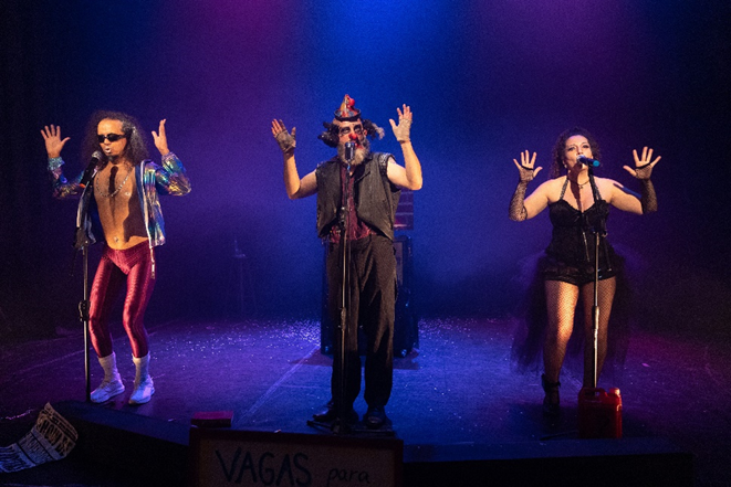 Sesc Taubaté apresenta, neste sábado, o espetáculo “Show de variedades ilícitas”, com CIA Klaus Arrependimentos Artísticos