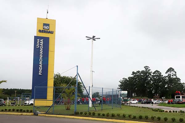 Gerdau demite 100 funcionários após fim de layoff em fábrica de Pindamonhangaba