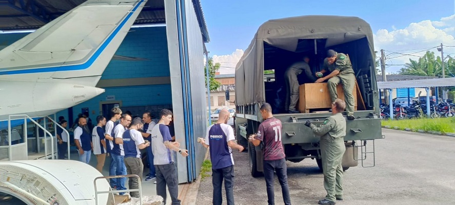 Empresa de componentes para aeronaves contrata alunos da EMCA