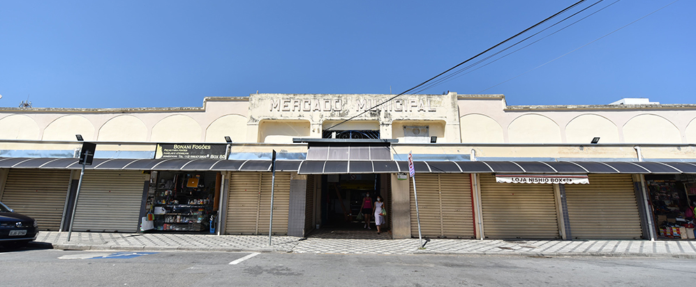 Prefeitura inicia serviços de reparos no telhado do Mercado Municipal