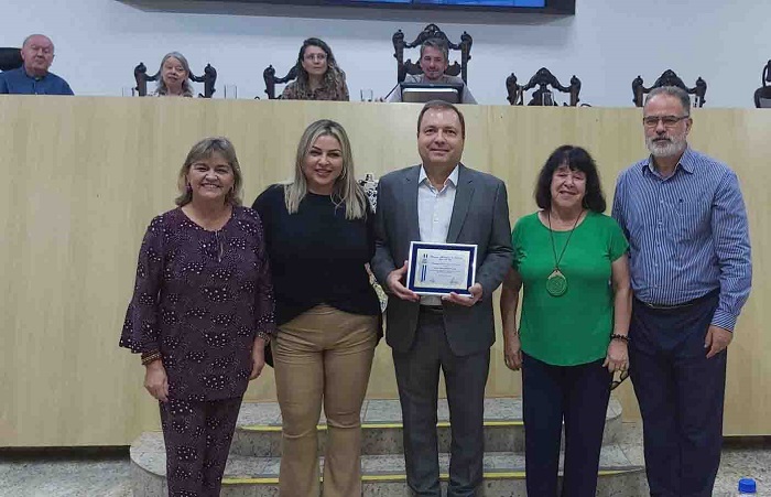 Vale Saber!  Silvinha Simões homenageada na Câmara de Taubaté
