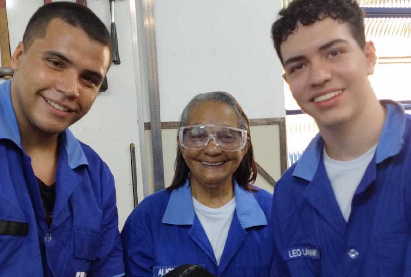 Paraense de 72 anos cursa Escola de Ciências Aeronáuticas e estagia no CAvEx