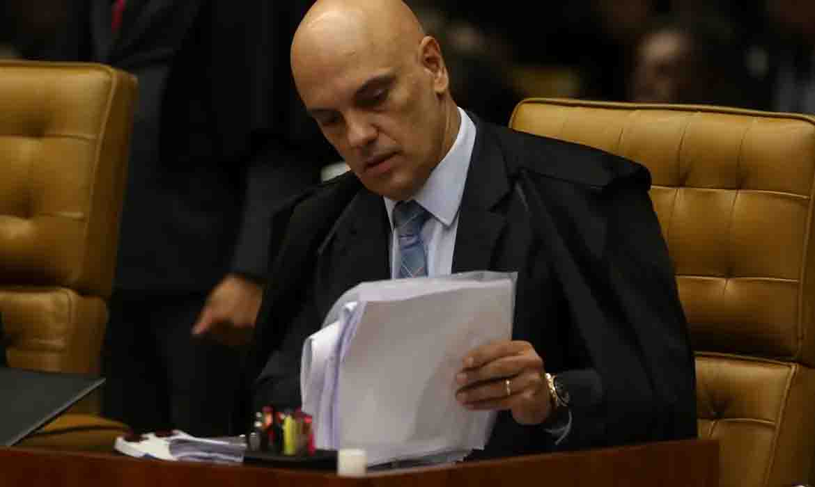 Moraes dá dez dias para SP explicar modelo de escolas cívico-militares