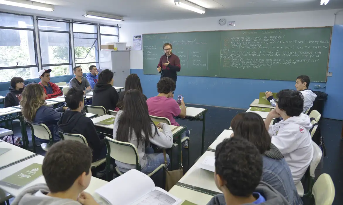 Uma a cada três famílias diz que filhos não aprendem o esperado na escola