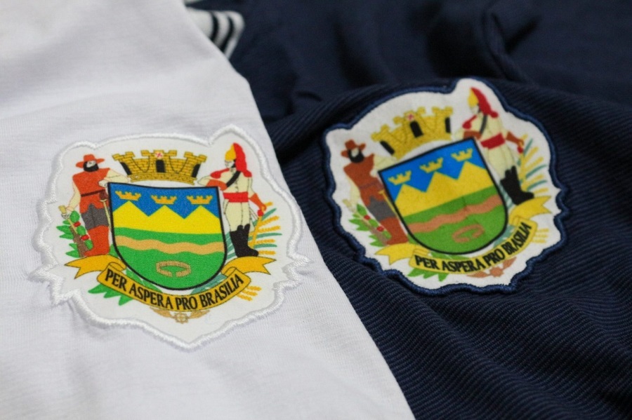 Com 40% de redução de custos, Prefeitura define compra de uniformes escolares