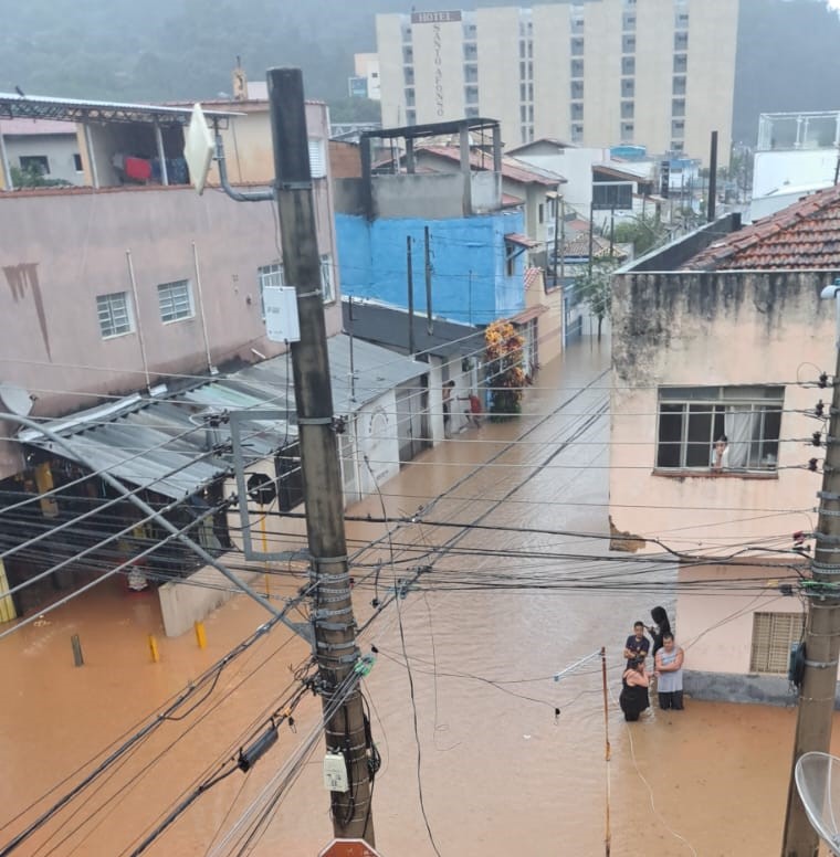 Defesa Civil de SP envia ajuda humanitária para municípios do Vale do Paraíba