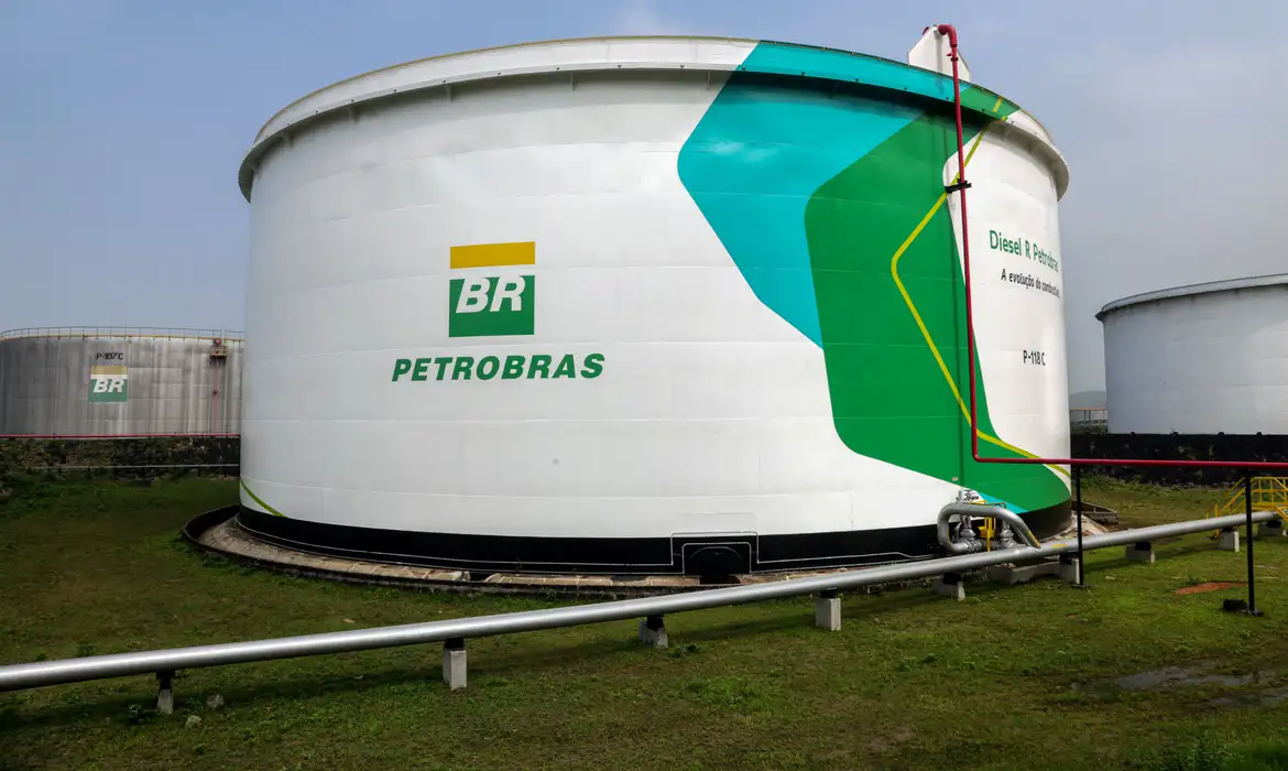 Petrobras reduz preço do diesel em R$ 0,12 para distribuidoras