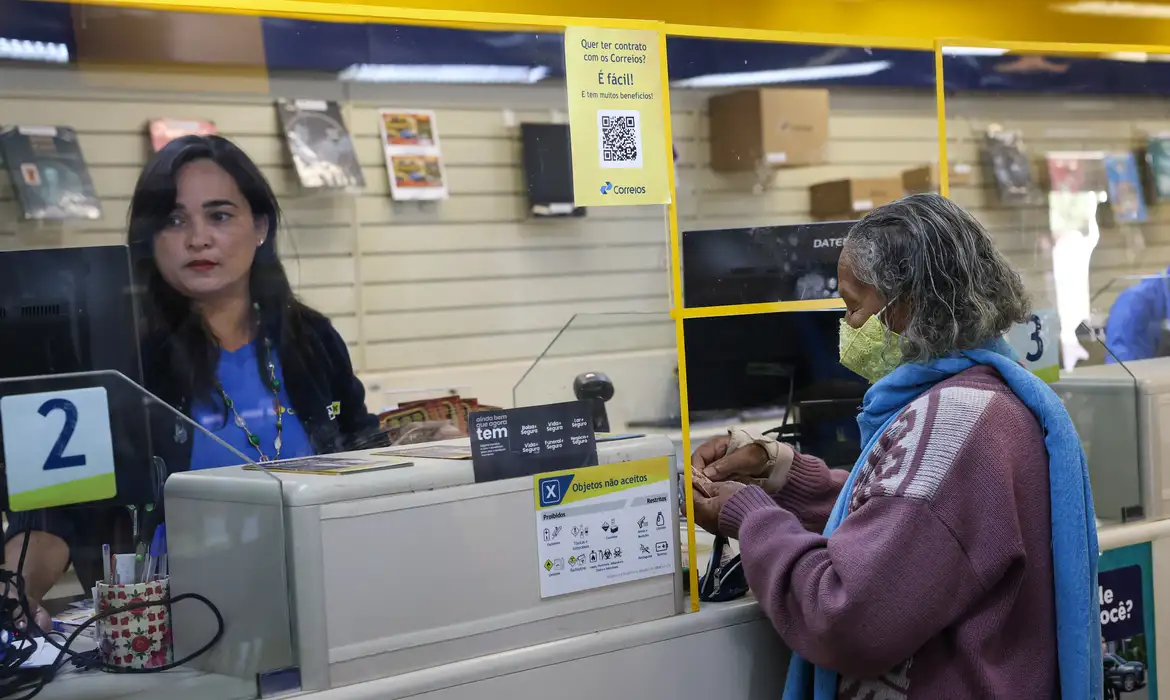 Correios fazem primeiros atendimentos a vítimas da fraude no INSS