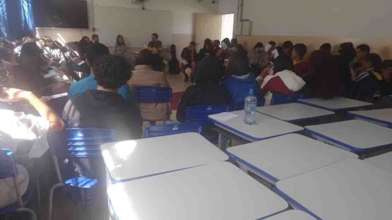 Escola Estadual Monsenhor João Alves lança livro que valoriza a voz de adolescentes da rede pública de Taubaté