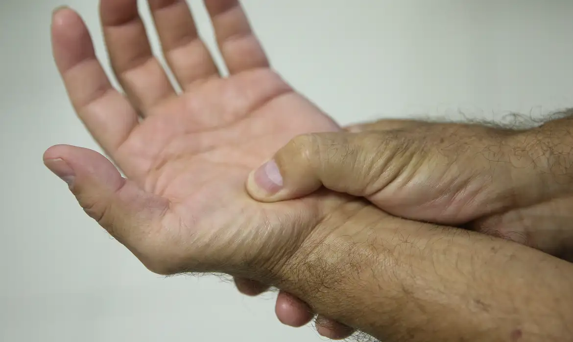 Lei define fibromialgia como deficiência em todo país a partir de 2026