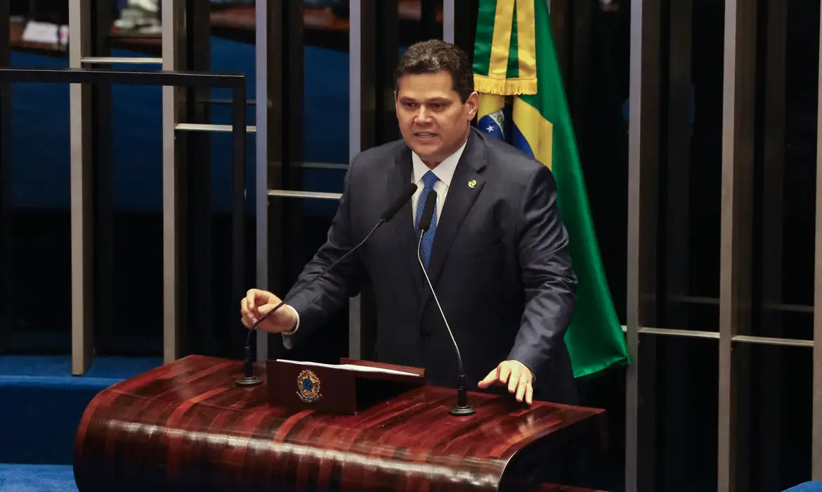 Alcolumbre vai promulgar aumento do número de deputados se Lula não sancionar