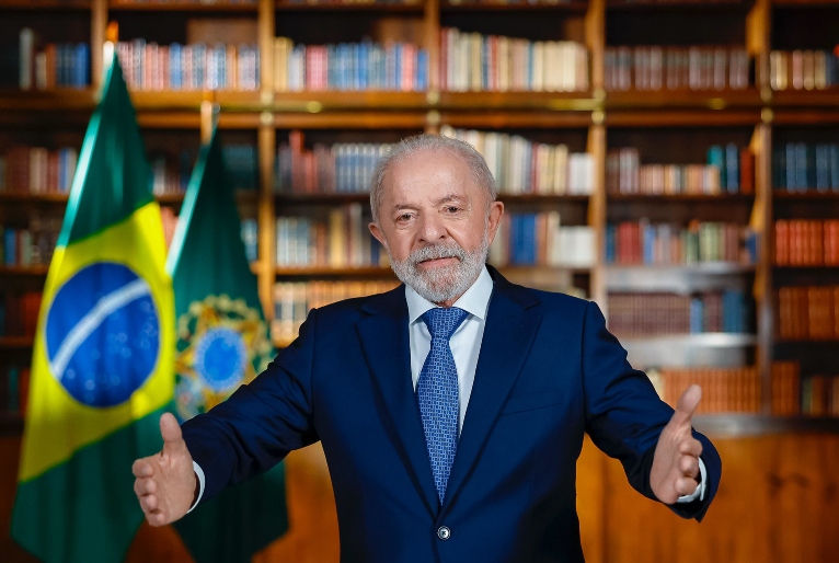 Lula diz que, se tiver saúde, disputará reeleição em 2026