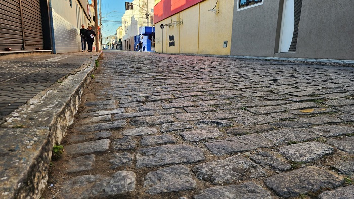 Prefeitura implanta estacionamento rotativo na Rua Souza Alves, no Centro