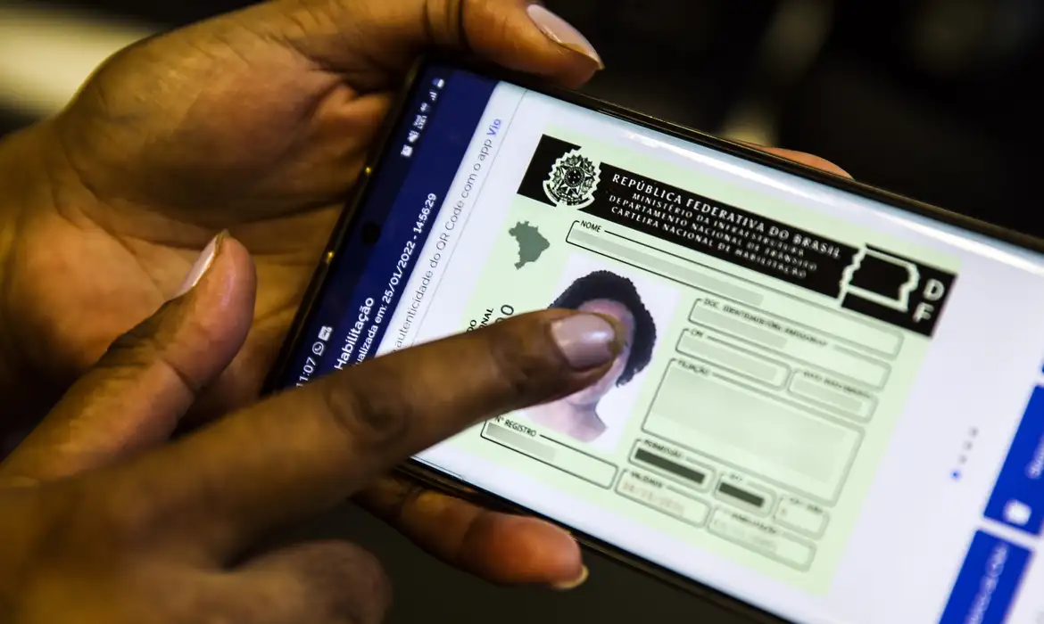 Lei que cria CNH gratuita para população de baixa renda é sancionada