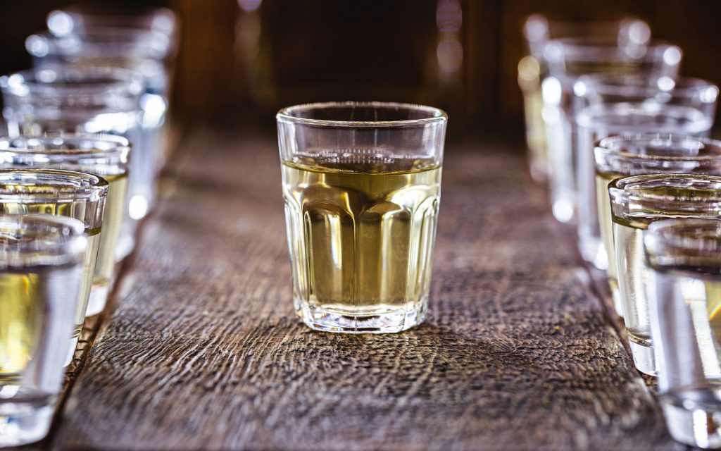 SP impulsiona setor da cachaça com inscrições abertas para concurso e nova rota turística