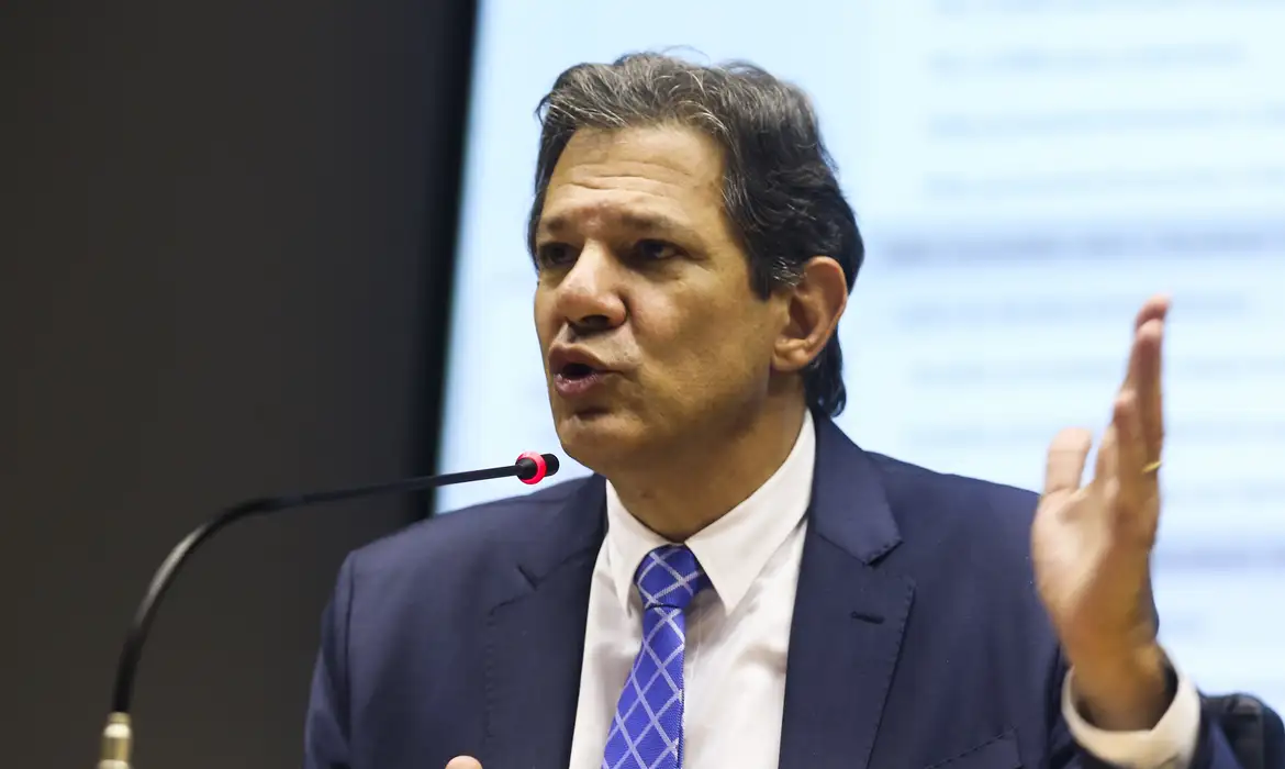 Medidas de corte de gastos serão inseridas em novo projeto, diz Haddad