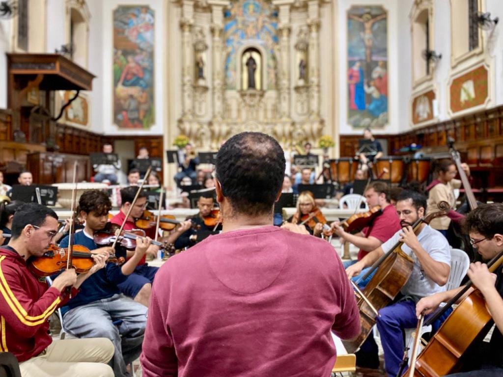 Orquestra Sinfônica Jovem realiza concerto gratuito na Catedral São Francisco das Chagas