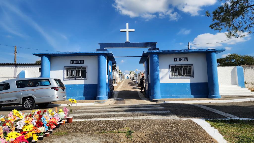 Cemitérios municipais terão horários estendidos neste final de semana de Finados