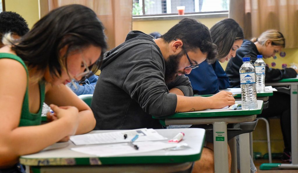 Escolas estaduais de SP aplicam provas do Saeb a partir de segunda-feira