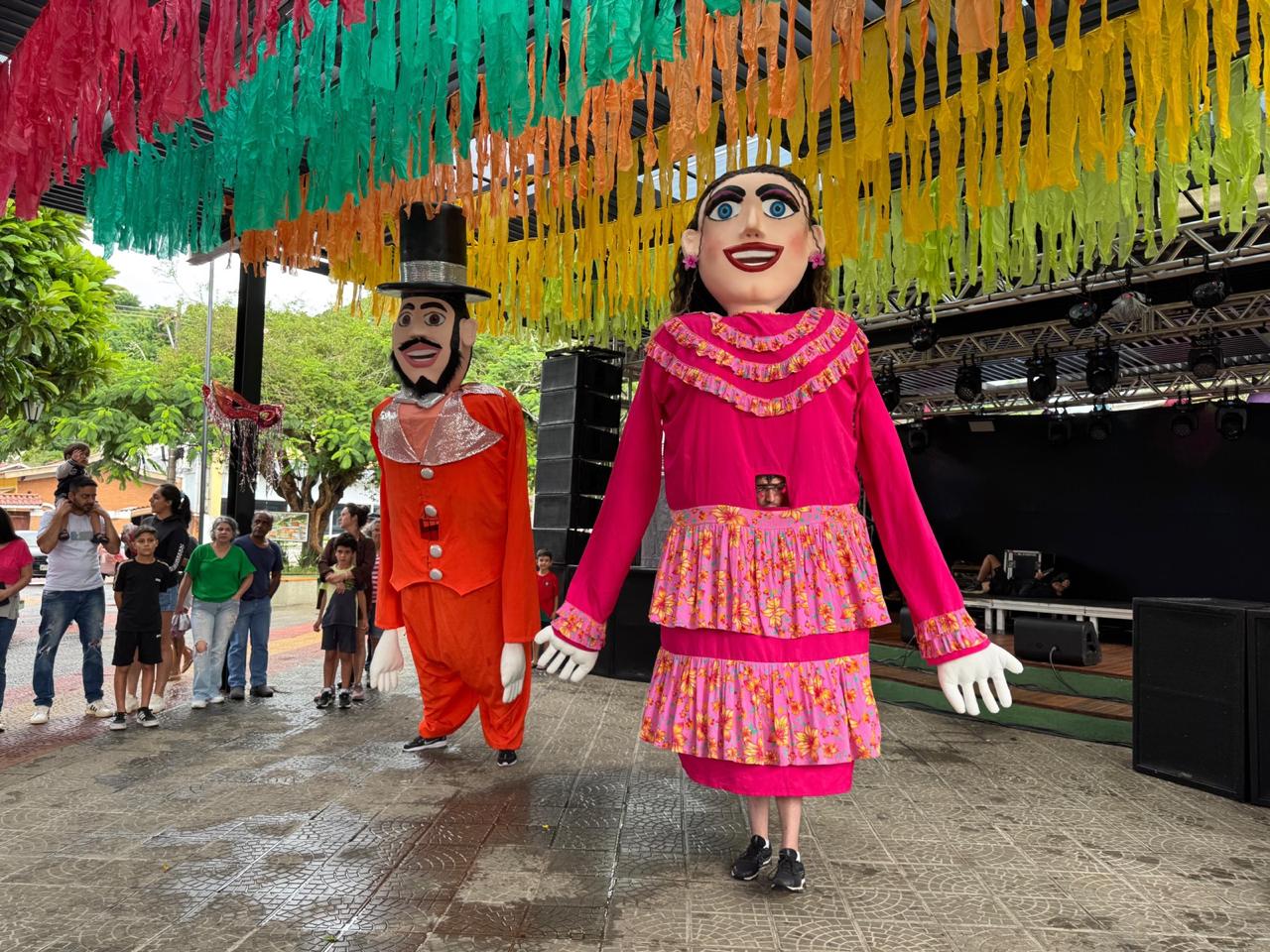Carnaval de São Bento do Sapucaí tem abertura neste sábado com Encontro Regional de Bonecos Gigantes