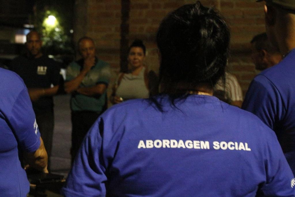 Programas sociais reduzem população em situação de rua em 43% em Taubaté no ano de 2025
