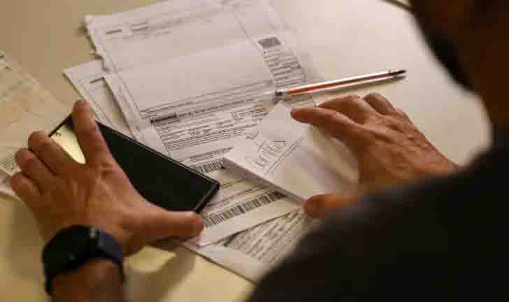 Salário mínimo de R$ 1.621 começa a ser pago