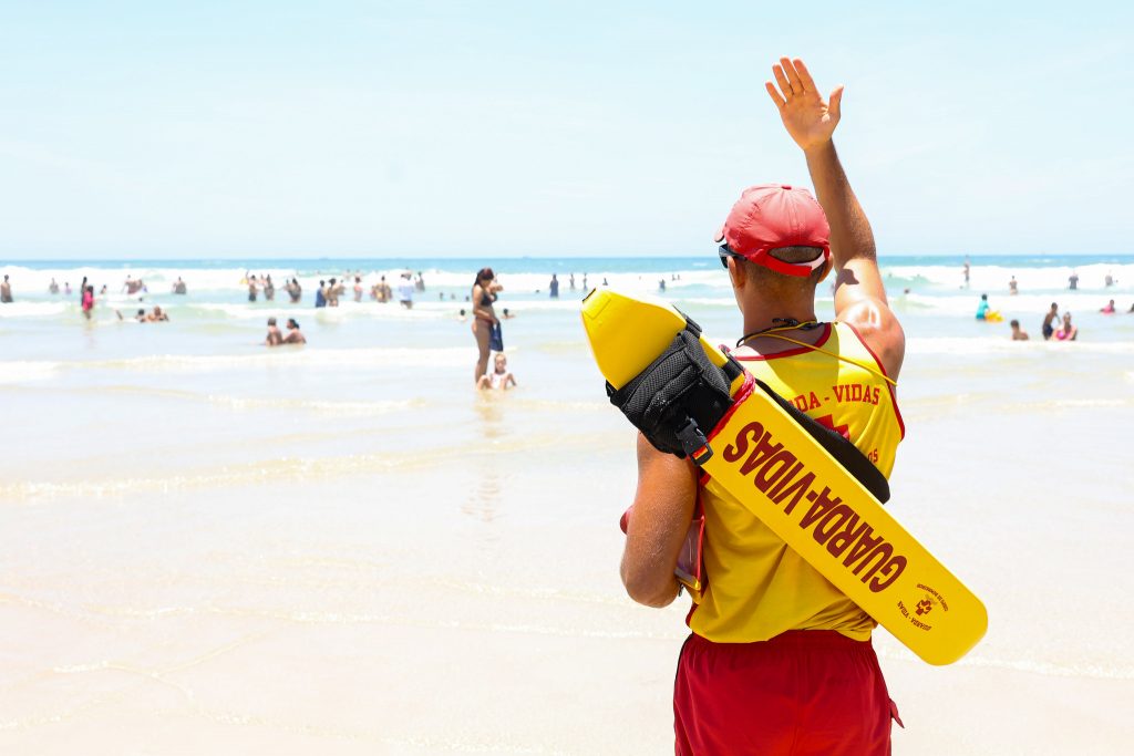 Bombeiros salvam quase 350 vítimas de afogamento durante o Carnaval no litoral paulista