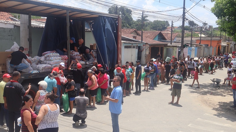 Sindmetau entrega 8,4 toneladas de alimentos para 100 famílias atingidas pelas chuvas em Taubaté