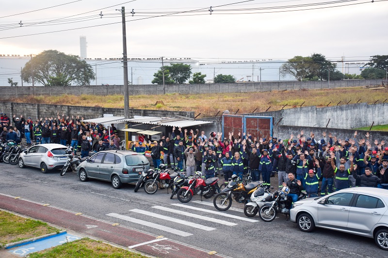 Trabalhadores entram em estado de greve contra ameaça de 400 demissões na Zeentech