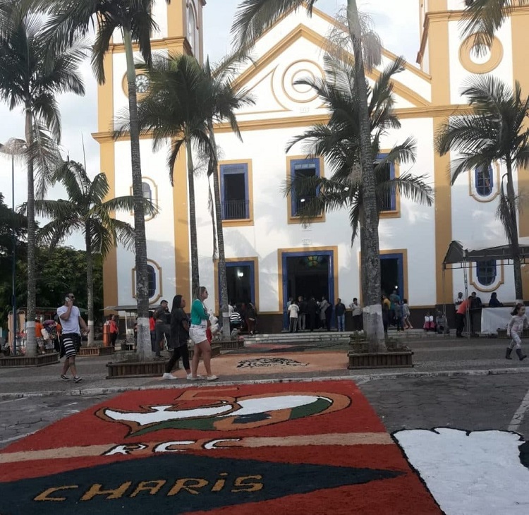 Cidades do Vale do Paraíba celebram Corpus Christi com tapetes, procissões e atrações culturais