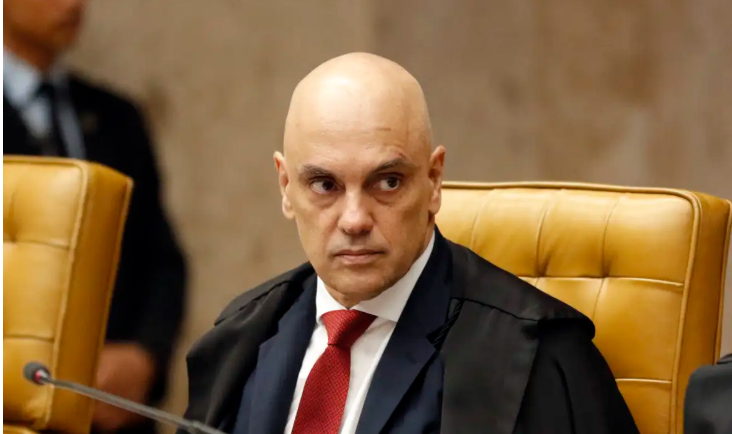 Moraes suspende visitas de Flávio a Bolsonaro na prisão domiciliar