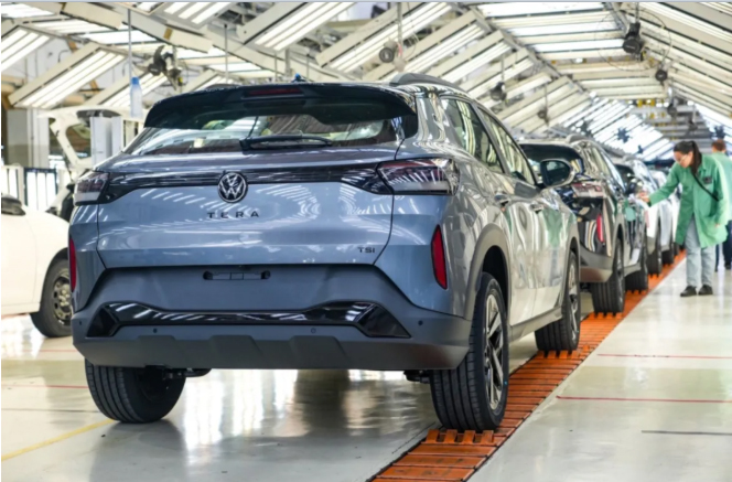 VW faz recall de 150 mil carros no Brasil por falha no freio de mão